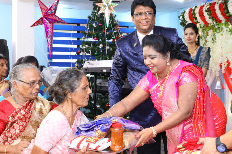 Grace Ministry, Bro Andrew Richard & family helped the poor and needy families on the occasion of New Year Eve by distributing Sarees, Grocery & Food in Mangalore. 